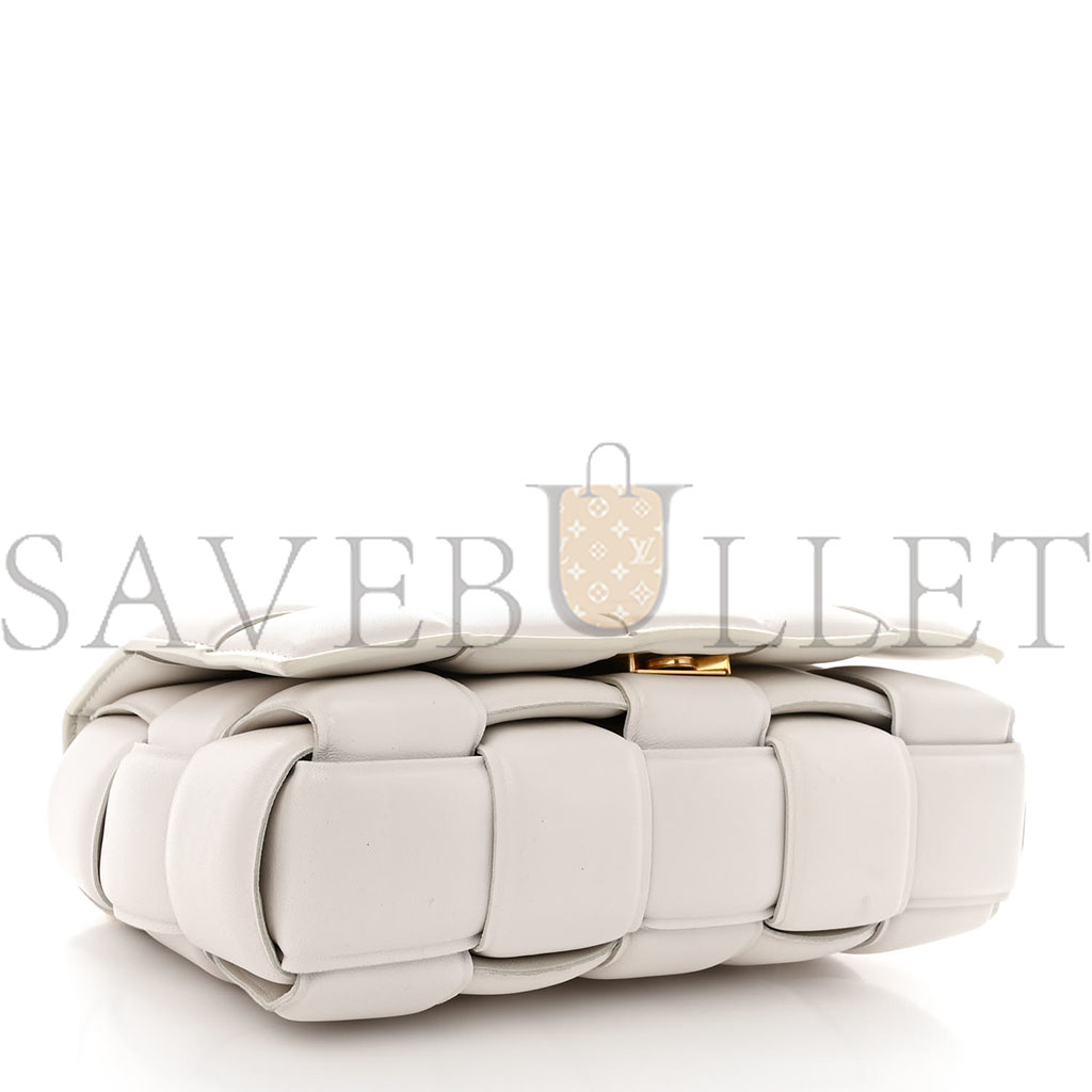 BOTTEGA VENETA LAMBSKIN MAXI INTRECCIO PADDED CHAIN CASSETTE CROSSBODY BAG WHITE  (27*17*8cm)