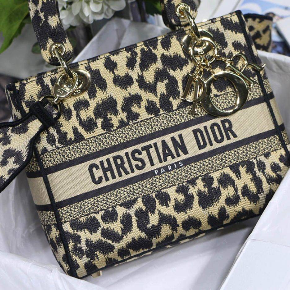 DIOR MEDIUM LADY D-LITE BAG  M0565ORHM_M918 (24cm*20cm*11cm)