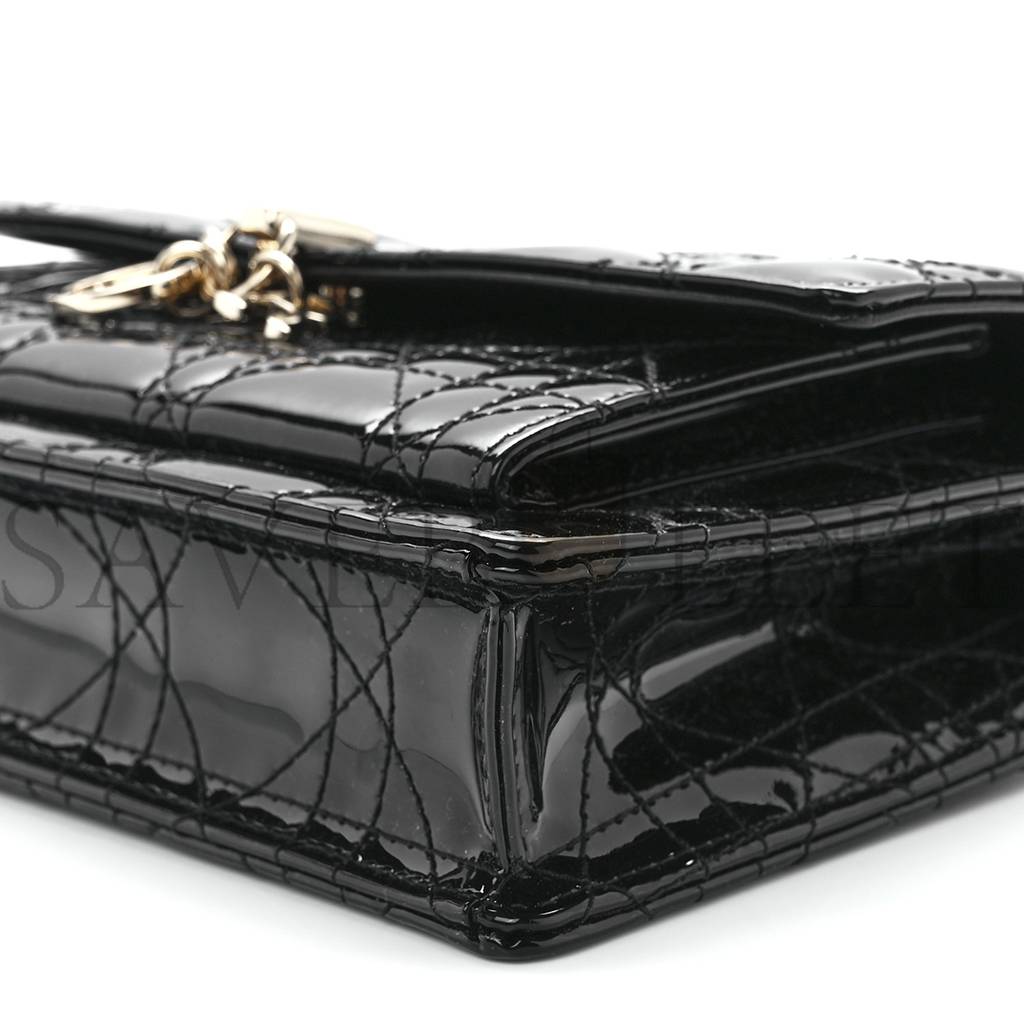 DIOR PATENT CANNAGE LADY DIOR CHAIN POUCH BLACK (19*13*4.4cm) DIOR PATENT CANNAGE LADY DIOR CHAIN POUCH BLACK (19*13*4.4cm)